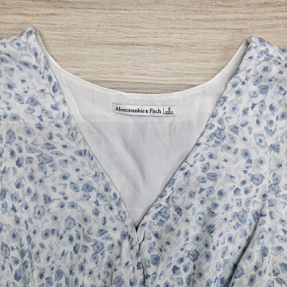 Abercrombie & Fitch Womens White Blue Floral Crop Top Small Flutter Sleeves - Picture 3 of 6